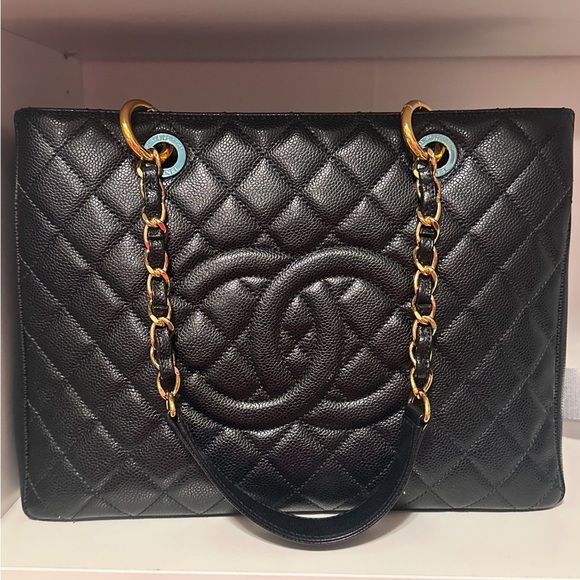 ✨NWT CHANEL caviar black w gold hard, authenticity card/dust bag yes (13X10) - Picture 9 of 16